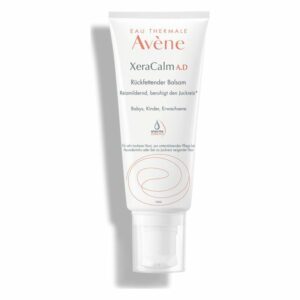 Verpackung eines Rückfettenden Balsams von Avène, geeignet für Babys, Kinder und Erwachsene, mit Pumpspender.