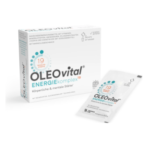 Packung des Nahrungsergänzungsmittels OLEO vital ENERGIEkomplex mit einem Sachet daneben, maracuja Geschmack.