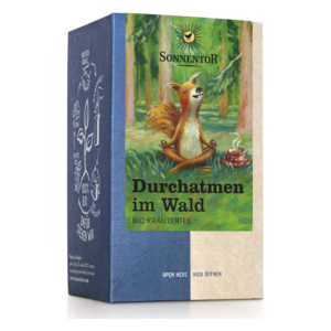 Verpackung von "Durchatmen im Wald" Bio-Kräutertee, mit einer relaxenden Eichhörnchen-Grafik im Wald.