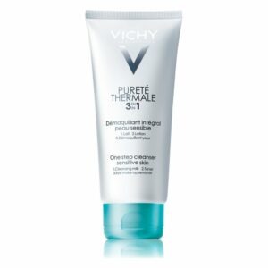 Helle Tube mit silberner Beschriftung, enthält ein 3-in-1-Reinigungsprodukt für empfindliche Haut von Vichy.