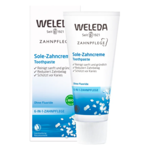 Weleda Sole-Zahnpasta in einer Tube, neben der Verpackung mit blauen und weißen Designelementen, ohne Fluoride.