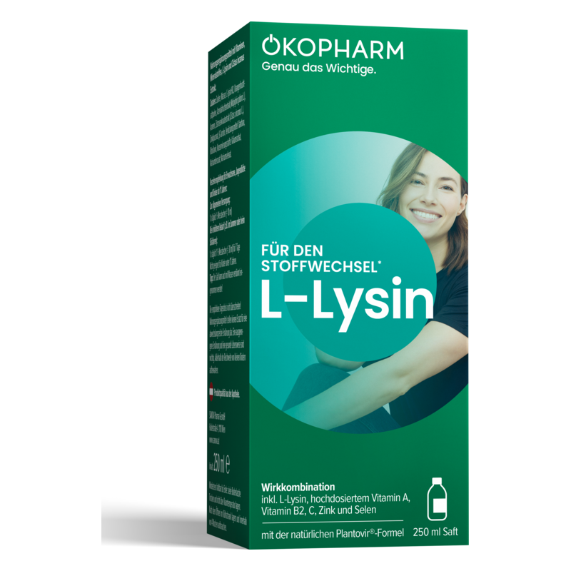 Grüne Verpackung mit Produktname L-Lysin, angereichert mit Vitaminen für den Stoffwechsel. Abgebildete Person lächelt.