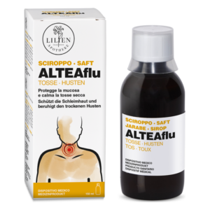 Sirupeflasche ALTEAflu für Husten, daneben Verpackung mit Anwendungshinweisen und Abbildung eines menschlichen Halses.