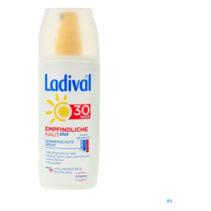 Sonnenschutzspray von Ladival für empfindliche Haut mit Lichtschutzfaktor 30 in einer weißen Flasche.