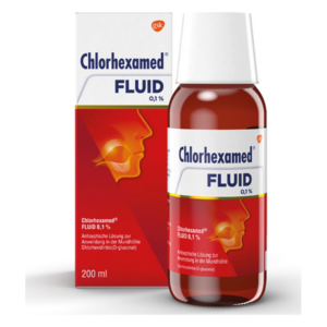 Flasche mit Chlorhexamed Fluid 0,1% in einem Karton, verwendet zur antiseptischen Mundspülung.
