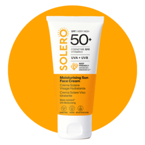 Sonnenschutzcreme für das Gesicht in einer Tube mit hohem Lichtschutzfaktor von 50+, wasserfest und vegan.