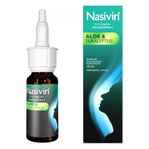 Nasenspray-Flasche mit Eukalyptus und Aloe, grüne Verpackung mit angegebenem Wirkstoff und Anwendungshinweisen.