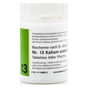 Weißes Fläschchen mit grünem Etikett, beschriftet mit "Nr. 13 Kalium arsenicum" und Hinweisen zur Anwendung.