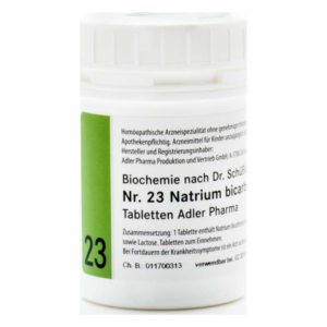 Weißer Kunststoffbehälter mit grünem Etikett, beschriftet mit "Nr. 23 Natrium bicarbonat", Apotheke, Medikamente.