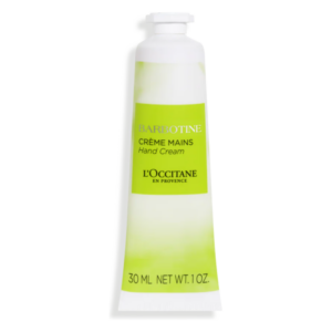 Grüne Handcremetube mit Schraubverschluss, beschriftet mit "Créme Mains" von L'Occitane.