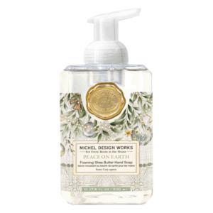 Schäumende Handseife mit Shea-Butter in transparentem Pumpbehälter, dekoriert mit winterlichem Blattdesign.