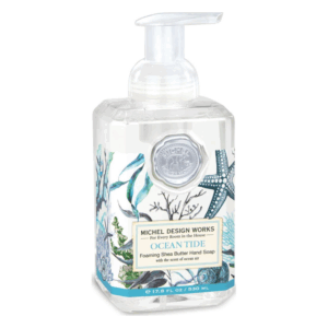 Flüssigseife in einem transparenten Spender mit maritimem Design und Duft nach Meeresluft.