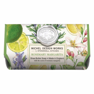 Verpackung von Sheabutter-Seife mit Rosmarin-Margarita-Duft, dekoriert mit Zitrusfrüchten und Kräutern.