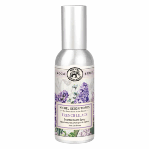 Raumspray in silberner Dose mit floralem Design, Duft von französischen Fliederblüten.