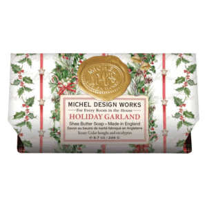 Verpackung von Michel Design Works Holiday Garland mit weihnachtlichem Design und einer Goldsiegelmarke.