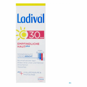 Packung mit Sonnenschutzcreme für empfindliche Haut, Lichtschutzfaktor 30, wasserfest, mit Hyaluronsäure.