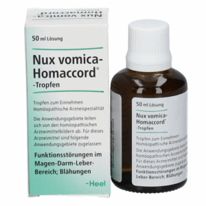 Braune Flasche mit Tropfverschluss für Nux vomica-Homaccord, homöopathische Tropfen, 50 ml, verpackt in einem kartonierten Behälter.