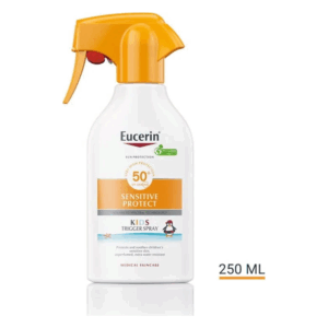 Sonnenschutzspray für Kinder in einer weißen Sprühflasche mit orangenem Sprühkopf, LSF 50, 250 ml.