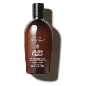 Braune Flasche mit schwarzem Deckel, gefüllt mit Körperpeeling-Duschgel von L'Occitane, Mandelduft.