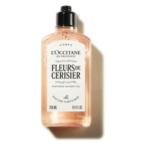 Durchsichtige Flasche mit rosafarbenem Duschgel, etikettiert mit 'Fleurs de Cerisier' von L'Occitane.