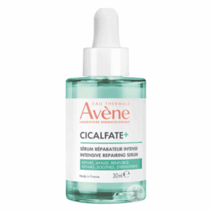 Transparente Flasche mit Pipette, gefüllt mit einem intensiven Reparaturserum von Avène, 30 ml.
