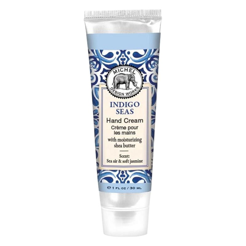 Handcreme in einer blauen, dekorativen Tube mit dem Duft von Meeresluft und Jasmin.
